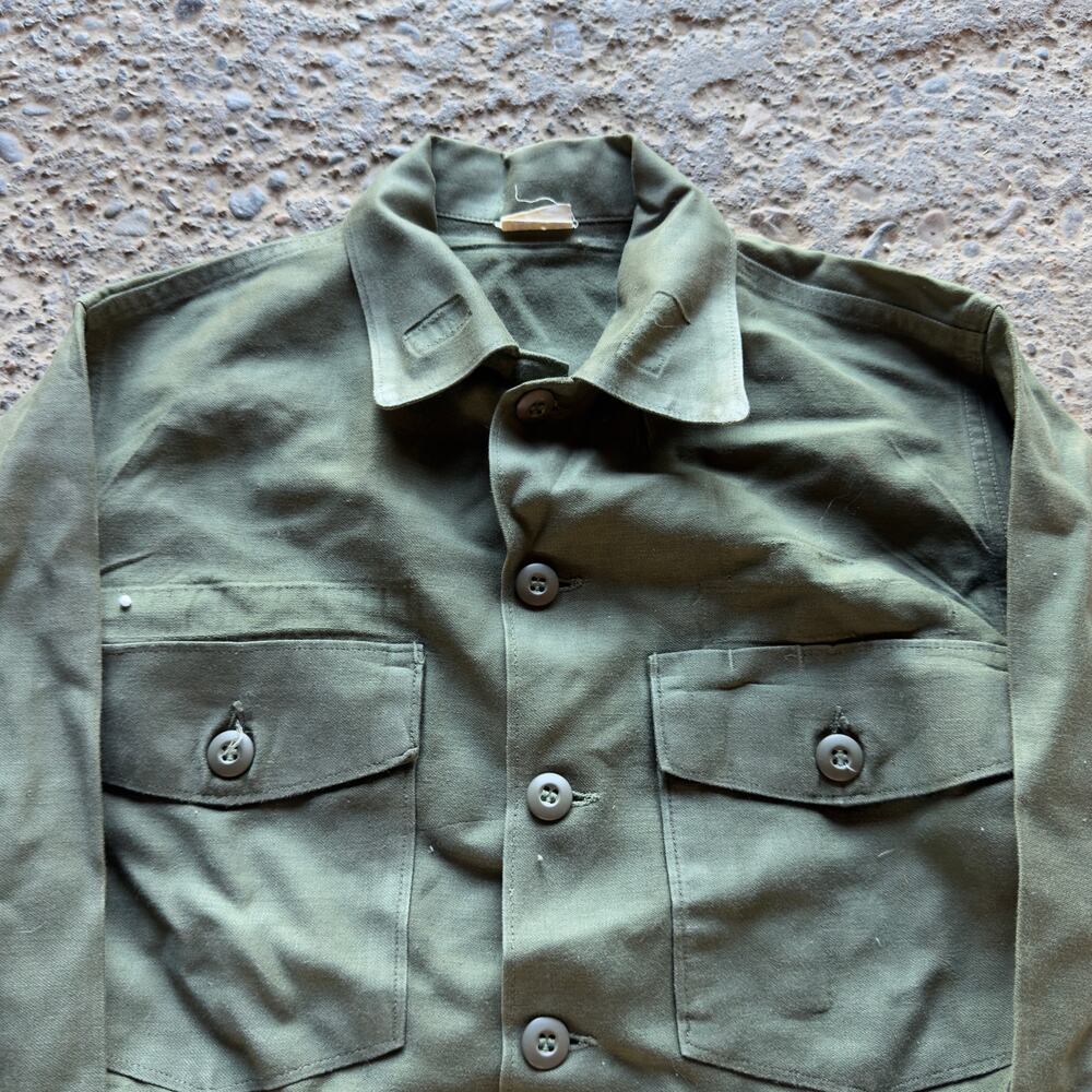 Vintage Vietnam Era U.S. Army OG-107 Utility Shirt Size Medium Green Military